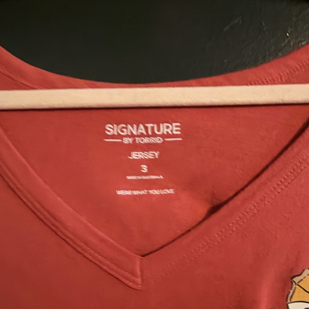 Torrid Red V-Neck Short Sleeve Tee